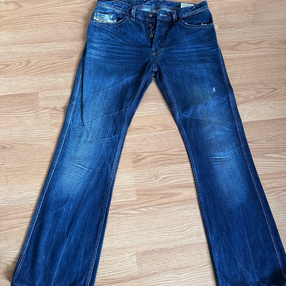 Diesel Men's Bootcut Jeans in Dark Blue Wash